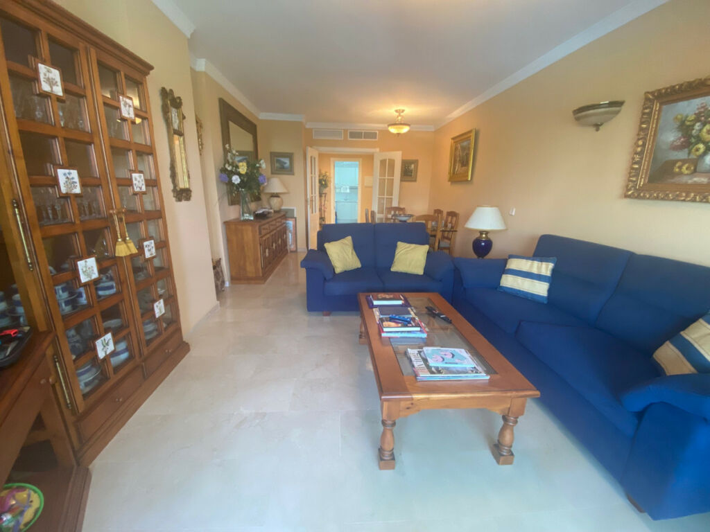 Middle Floor Apartment Puerto Banús Málaga - image 3