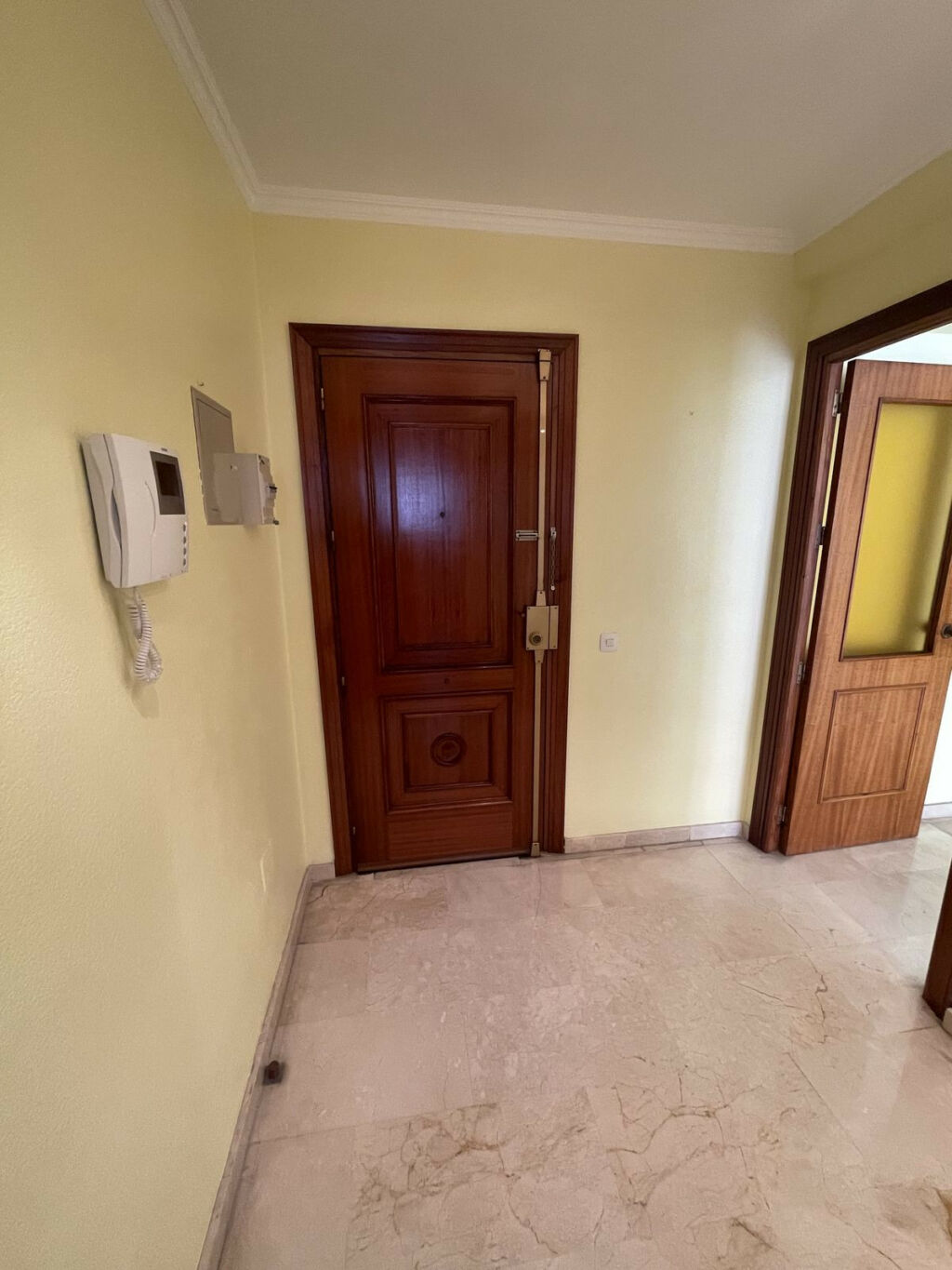 Middle Floor Apartment Marbella Málaga - image 3