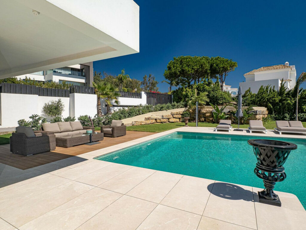 Detached Villa Manilva Málaga - image 3