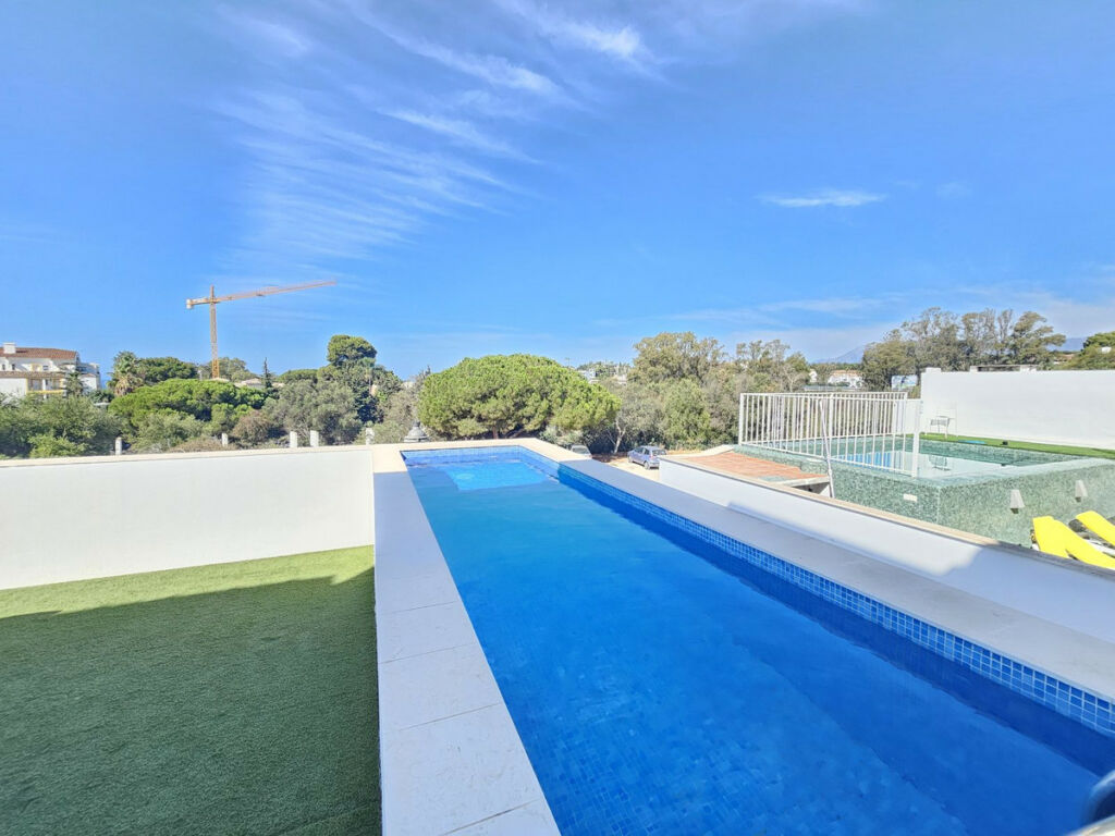 Semi-Detached House Cabopino Málaga - image 3