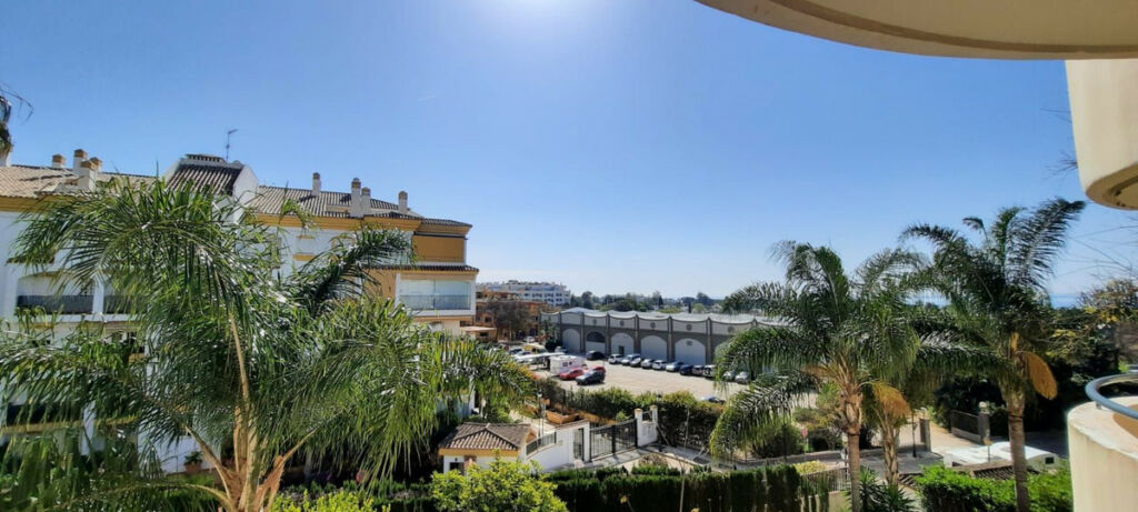 Middle Floor Apartment The Golden Mile Málaga - image 3