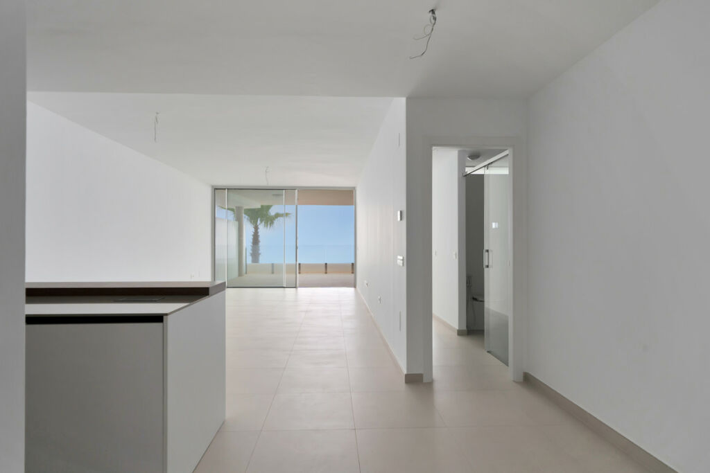 Middle Floor Apartment Benalmadena Málaga - image 3