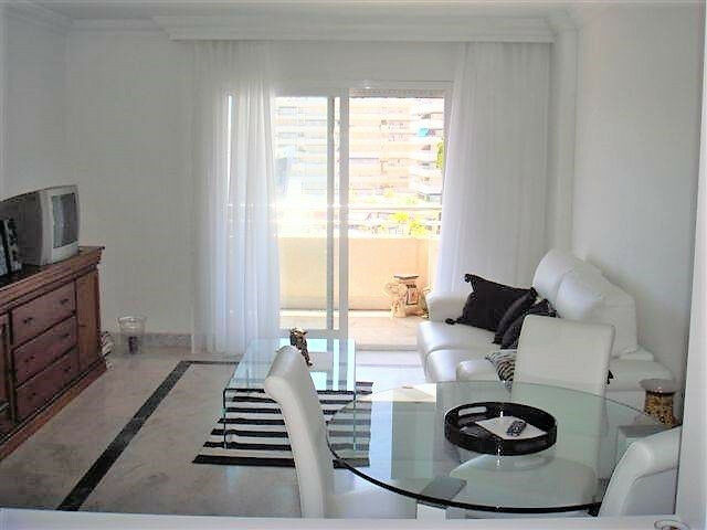 Middle Floor Apartment Puerto Banús Málaga - image 3
