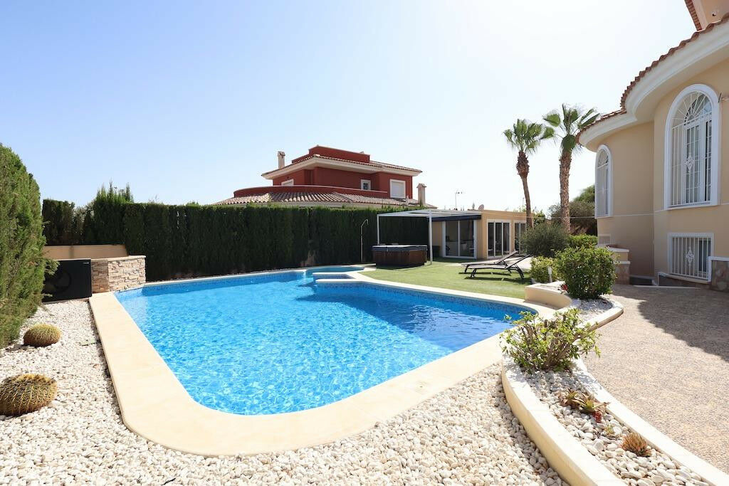 Detached Villa Ciudad Quesada Alicante - image 3
