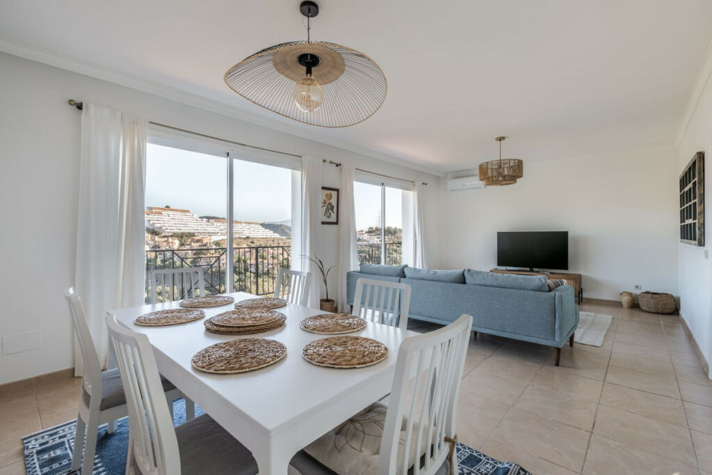 Detached Villa Estepona Málaga - image 3