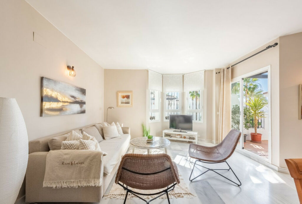 Penthouse Nueva Andalucía Málaga - image 3