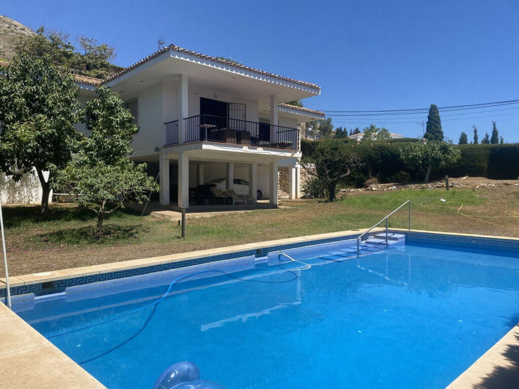 Detached Villa La Capellania Málaga - image 3
