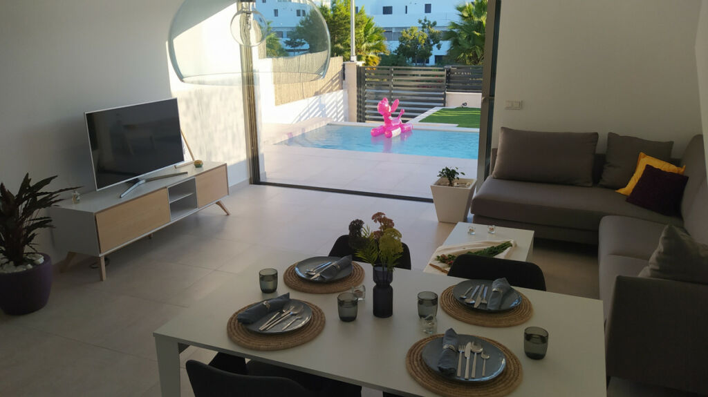 Detached Villa Villamartin Alicante - image 3