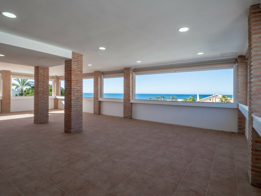 Detached Villa Las Chapas Málaga - image 3