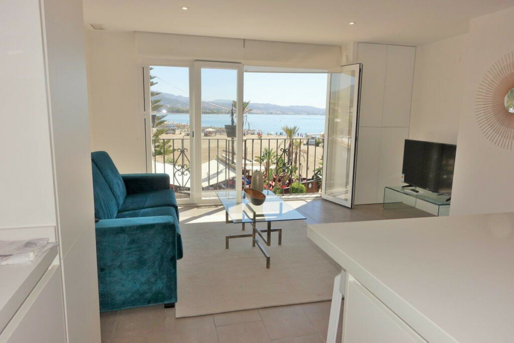 Middle Floor Apartment Puerto Banús Málaga - image 3