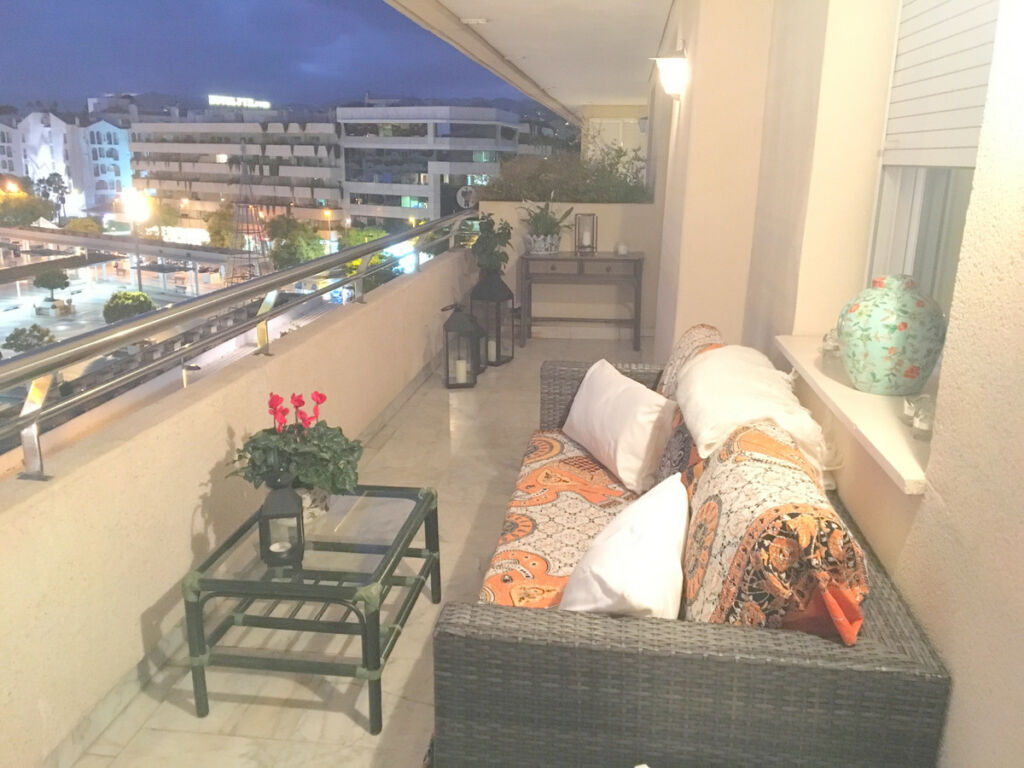 Middle Floor Apartment Puerto Banús Málaga - image 3
