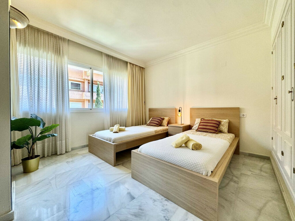 Middle Floor Apartment Nueva Andalucía Málaga - image 30