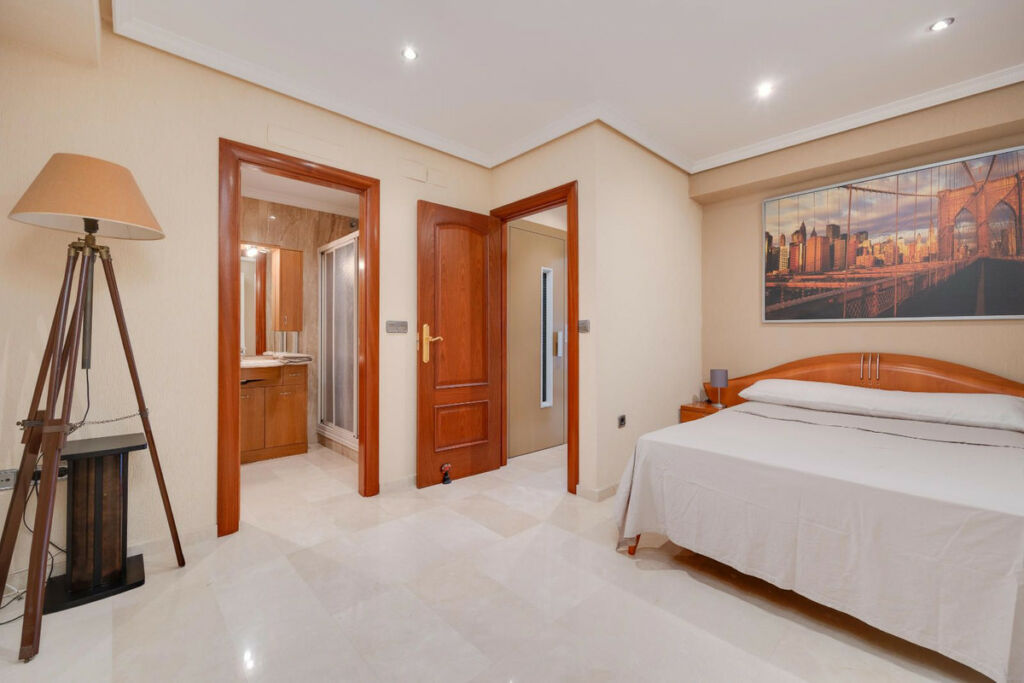 Middle Floor Apartment Torrevieja Alicante - image 30