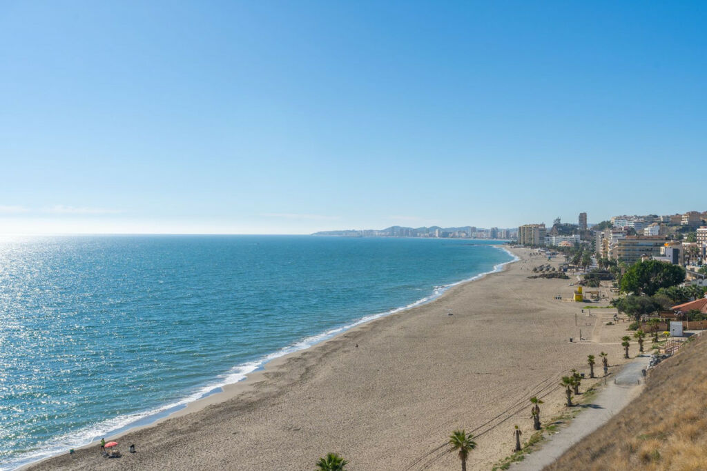 Penthouse Fuengirola Málaga - image 31