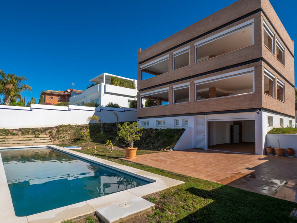 Detached Villa Las Chapas Málaga - image 31