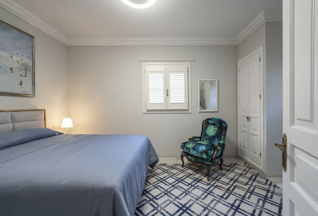 Detached Villa San Roque Club Cádiz - image 31