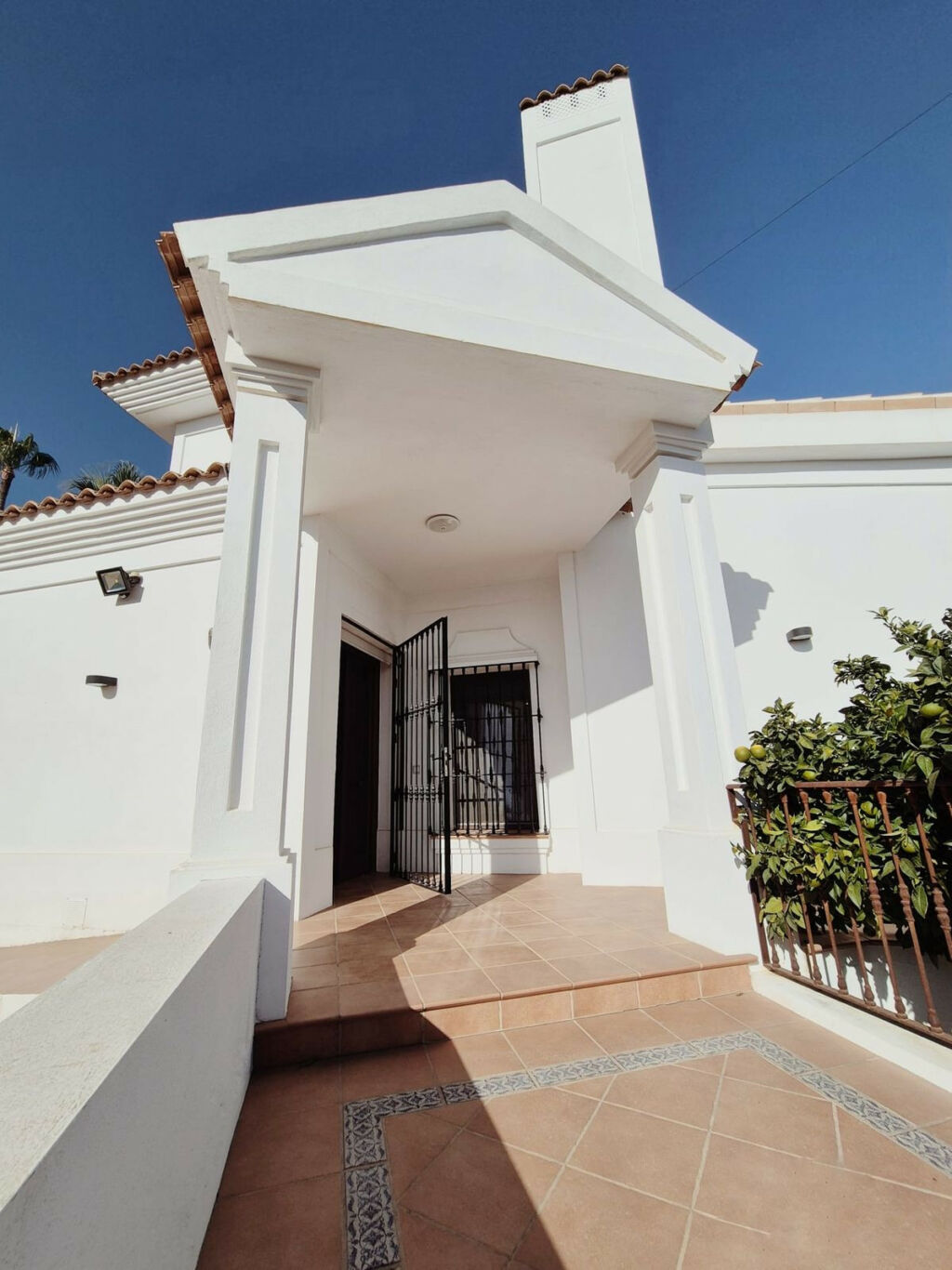 Detached Villa San Pedro de Alcántara Málaga - image 3