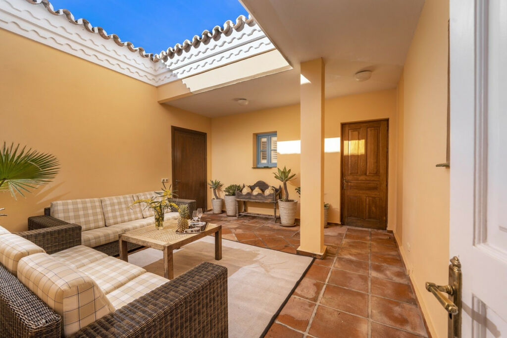 Detached Villa San Roque Club Cádiz - image 33