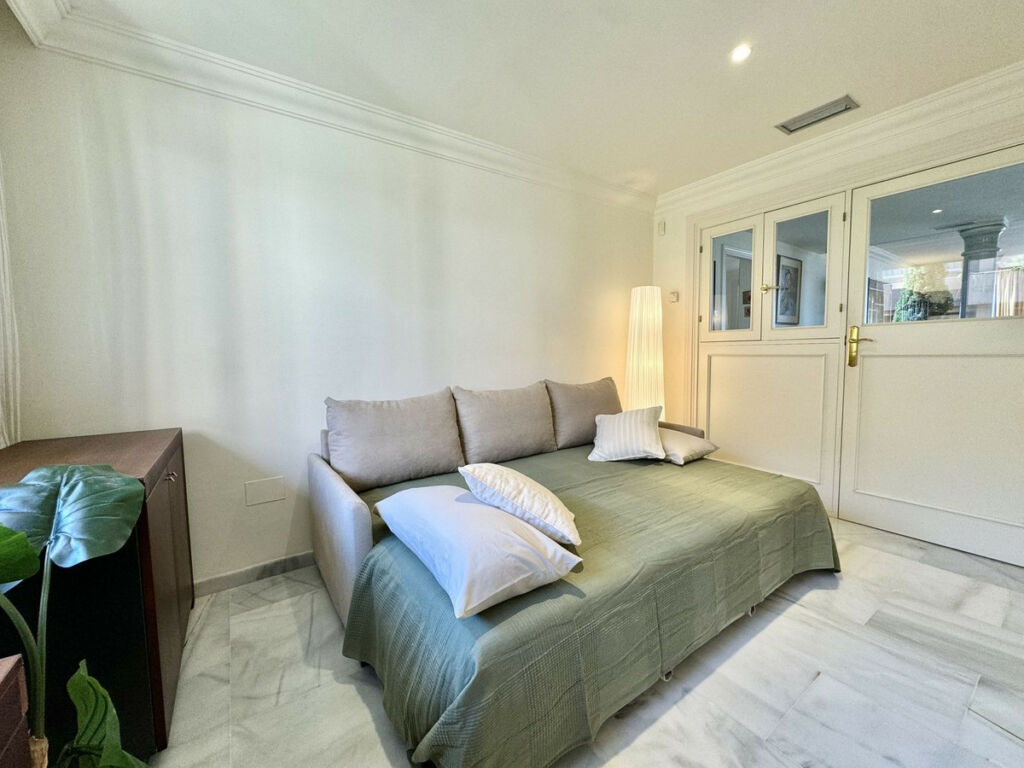 Middle Floor Apartment Nueva Andalucía Málaga - image 34
