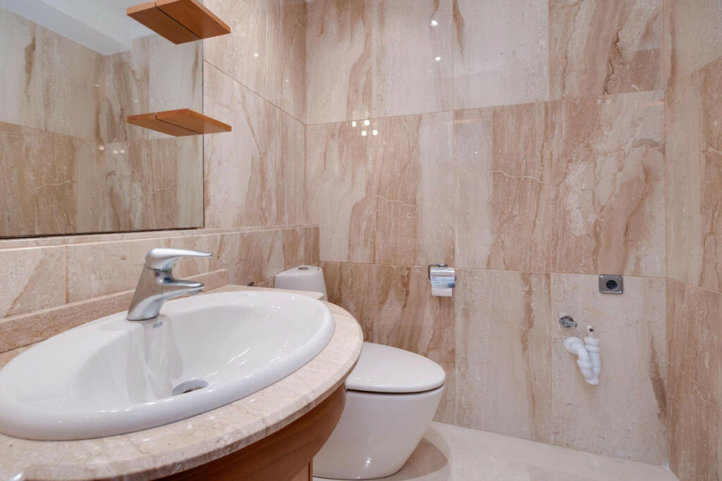 Middle Floor Apartment Torrevieja Alicante - image 35
