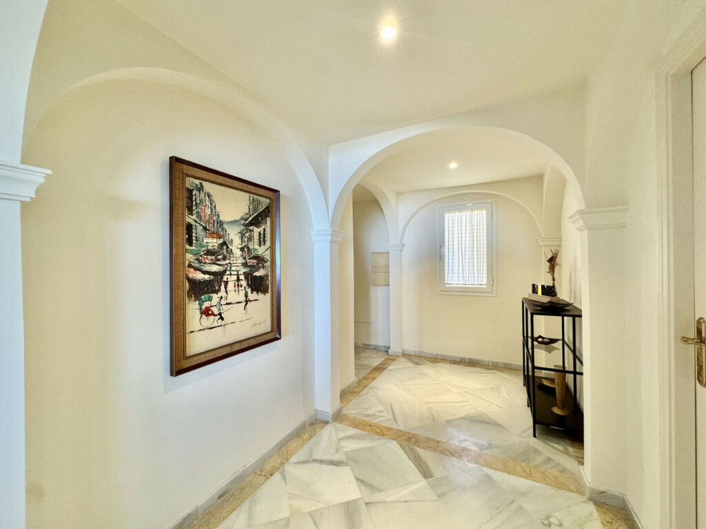 Middle Floor Apartment Nueva Andalucía Málaga - image 36
