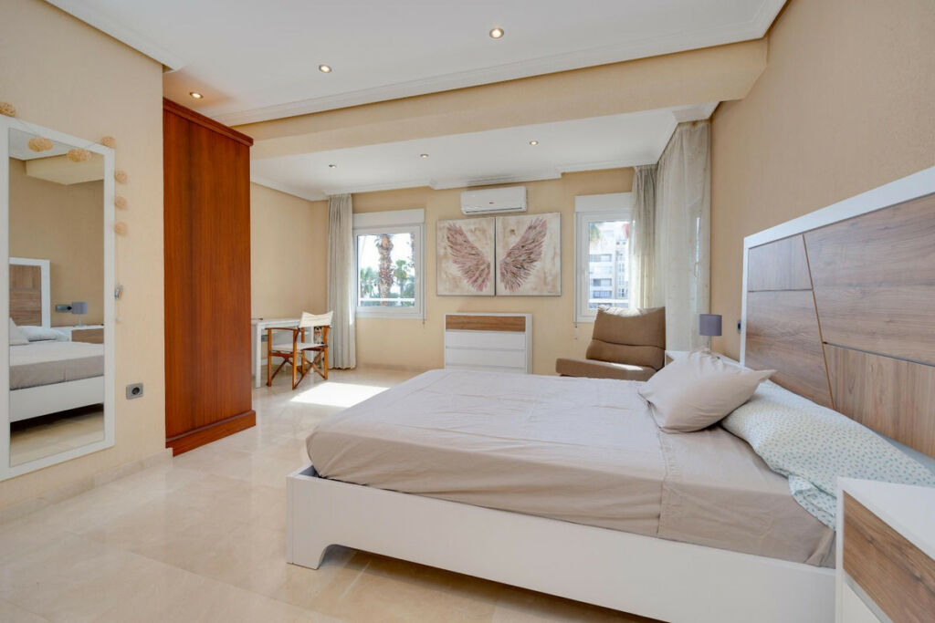 Middle Floor Apartment Torrevieja Alicante - image 39