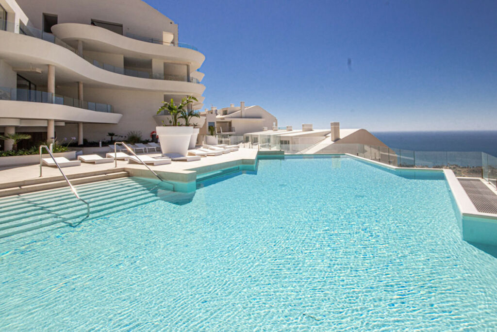 Middle Floor Apartment Benalmadena Málaga - image 39