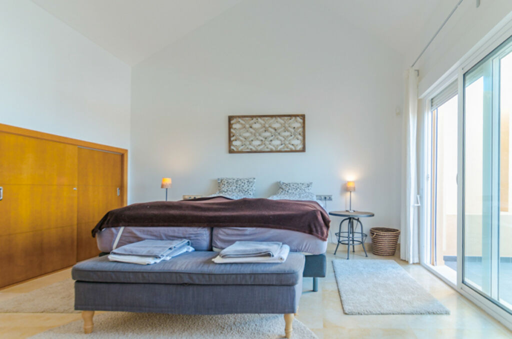 Penthouse Nueva Andalucía Málaga - image 4