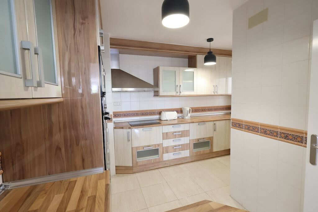 Middle Floor Apartment Torrevieja Alicante - image 4