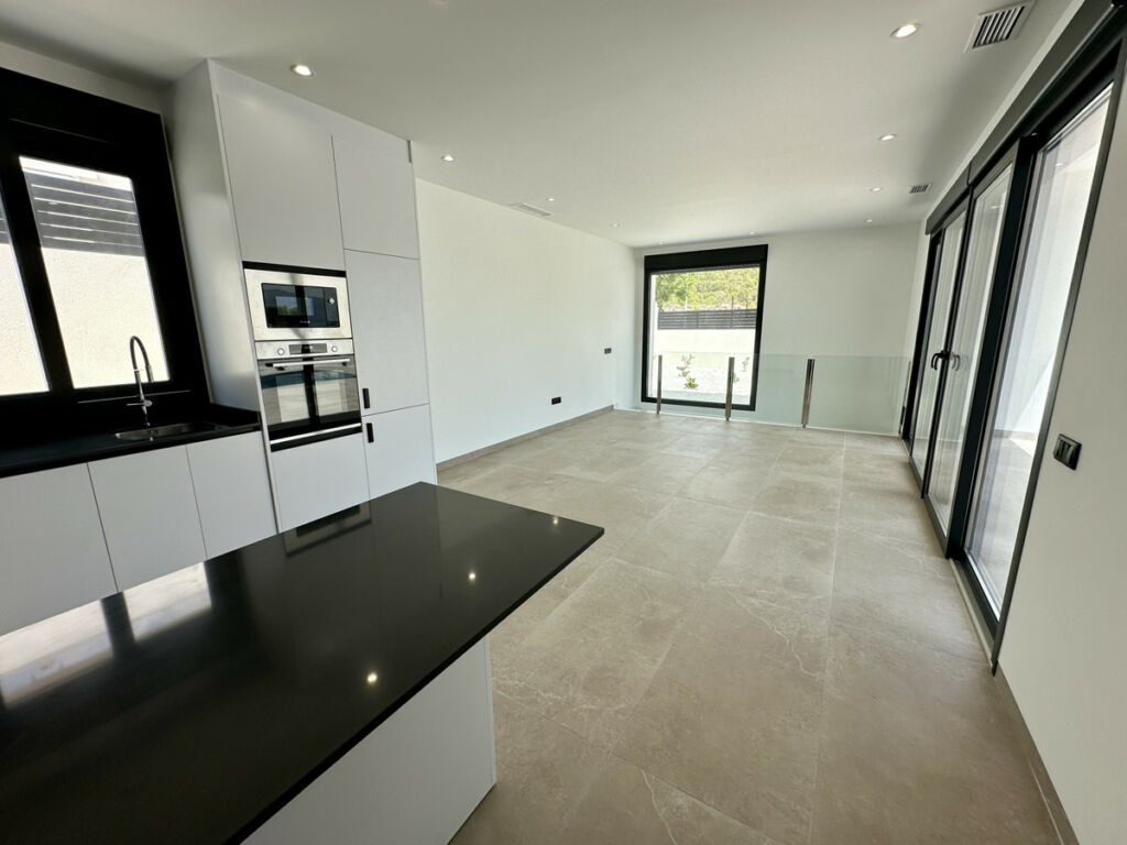 Detached Villa Polop Alicante - image 4