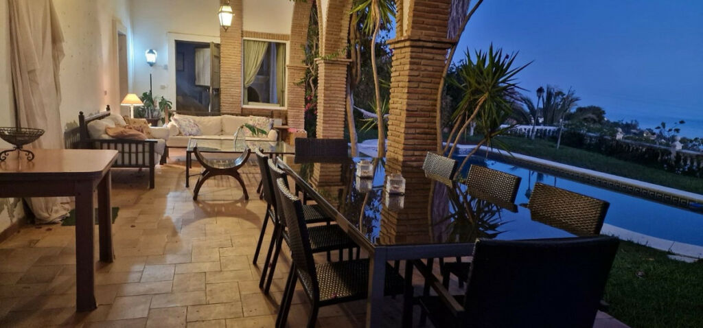 Detached Villa Málaga Este Málaga - image 4