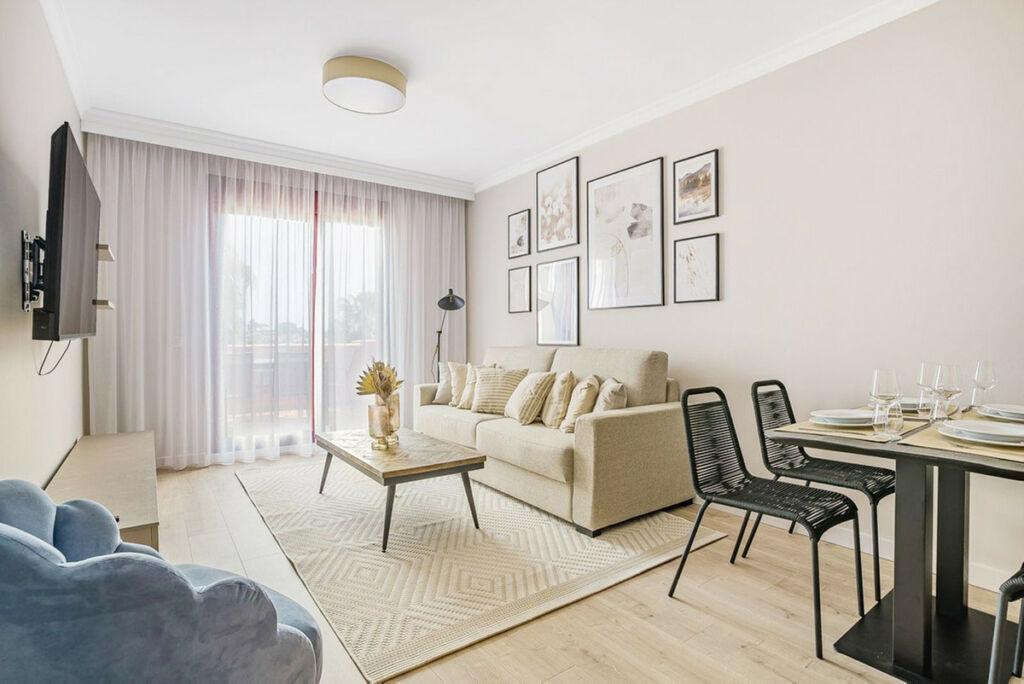 Middle Floor Apartment El Paraiso Málaga