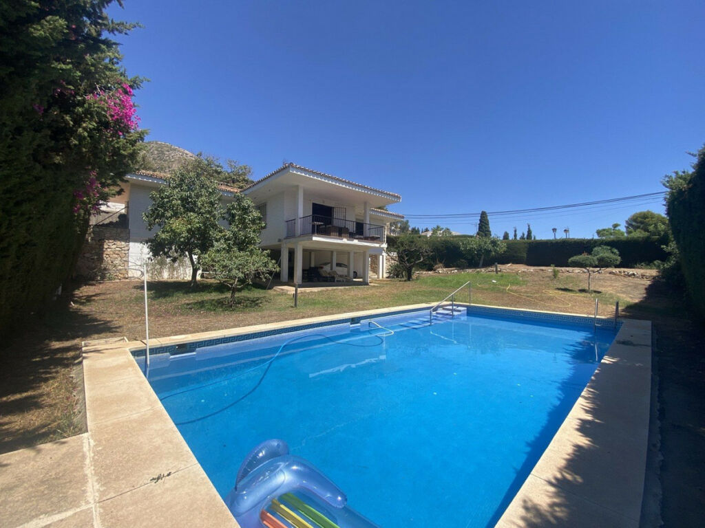 Detached Villa La Capellania Málaga - image 4
