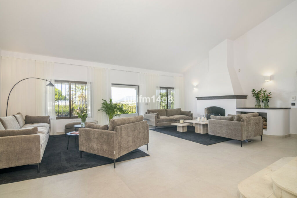 Detached Villa San Pedro de Alcántara Málaga - image 4