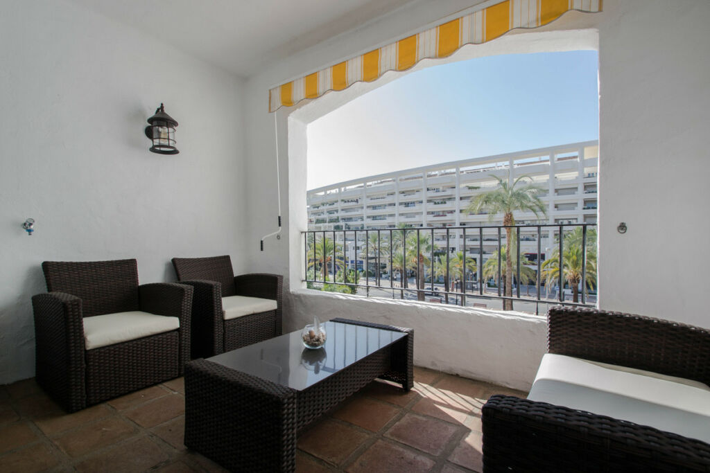 Middle Floor Apartment Puerto Banús Málaga - image 4
