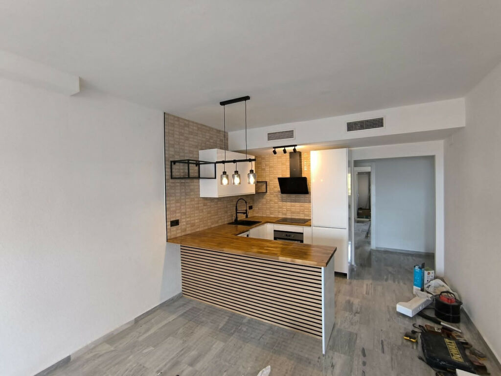 Middle Floor Apartment Cabopino Málaga - image 6