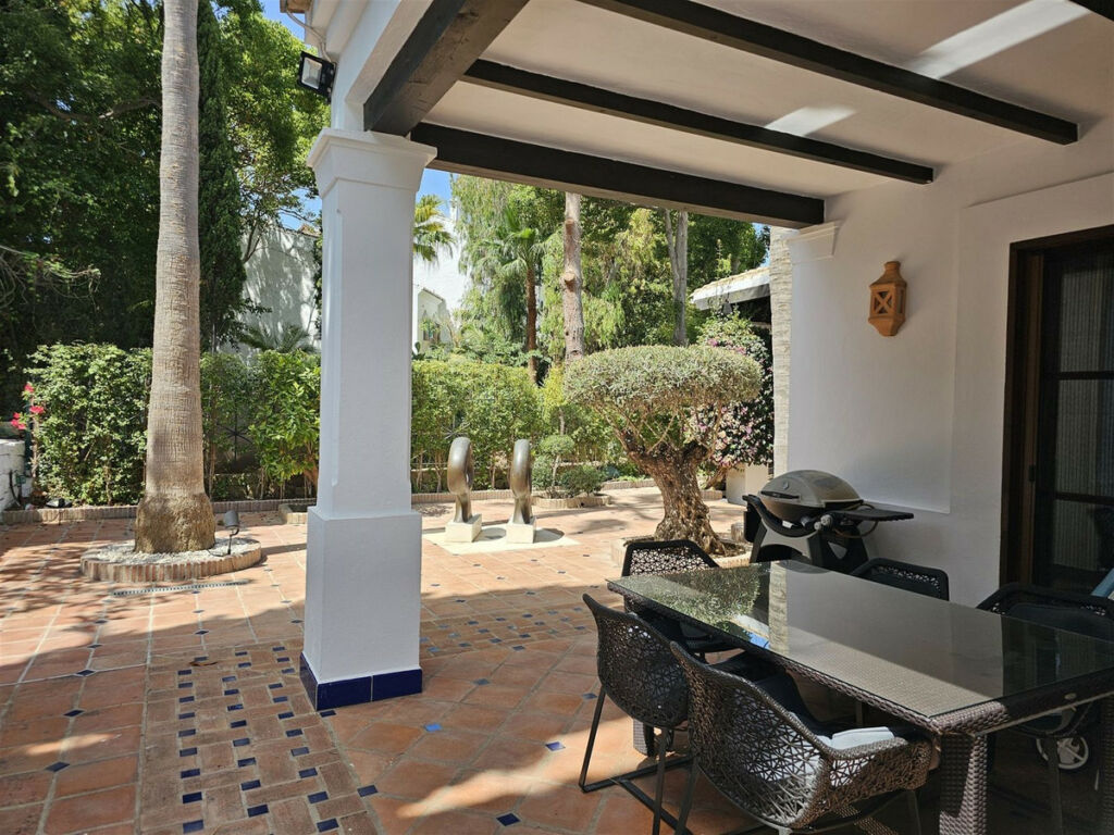 Detached Villa The Golden Mile Málaga - image 4