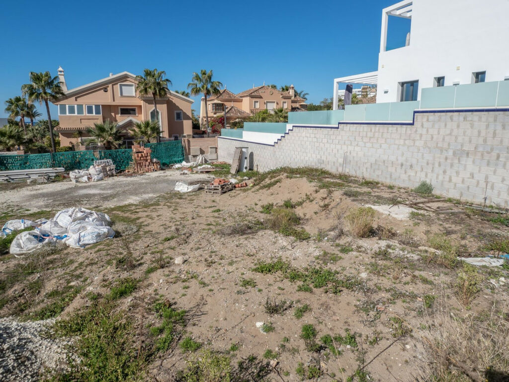Residential Plot El Rosario Málaga - image 4