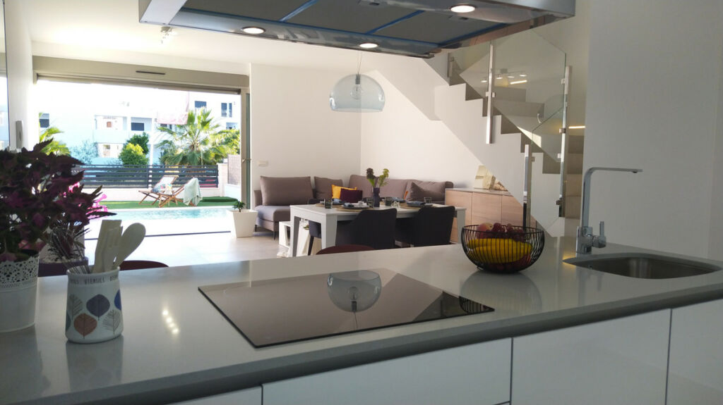 Detached Villa Villamartin Alicante - image 4