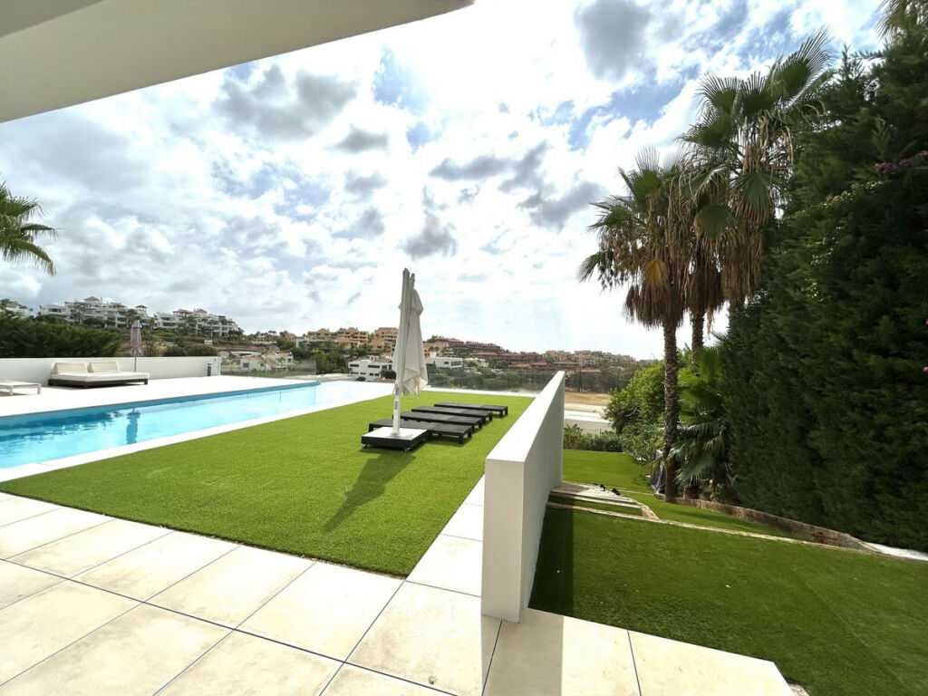 Detached Villa Benahavís Málaga - image 40