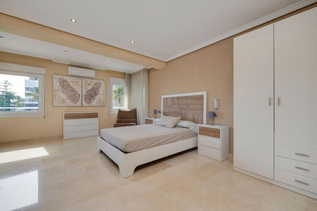 Middle Floor Apartment Torrevieja Alicante - image 40
