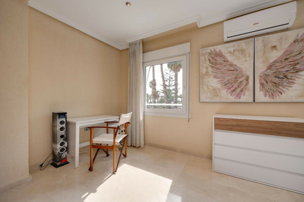 Middle Floor Apartment Torrevieja Alicante - image 41