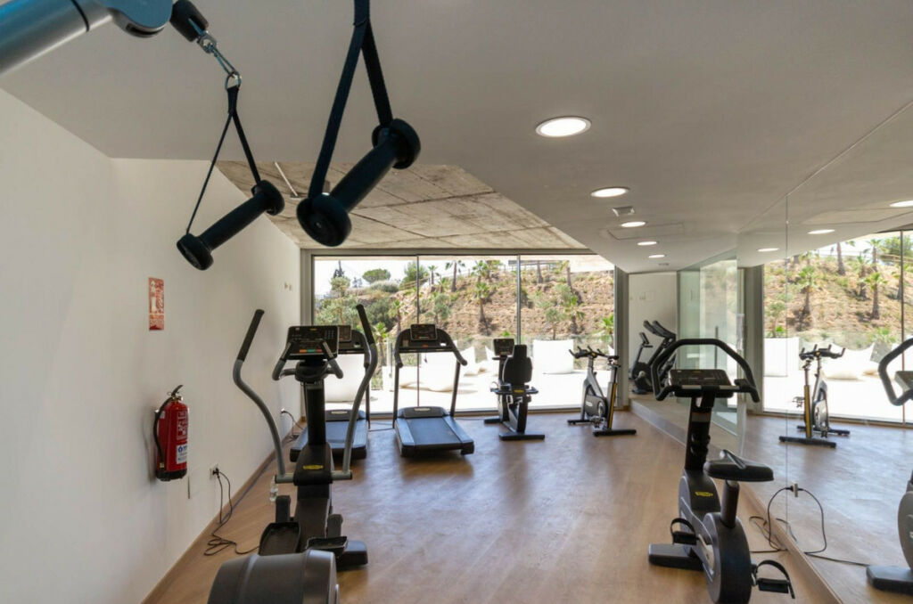 Middle Floor Apartment Benalmadena Málaga - image 42
