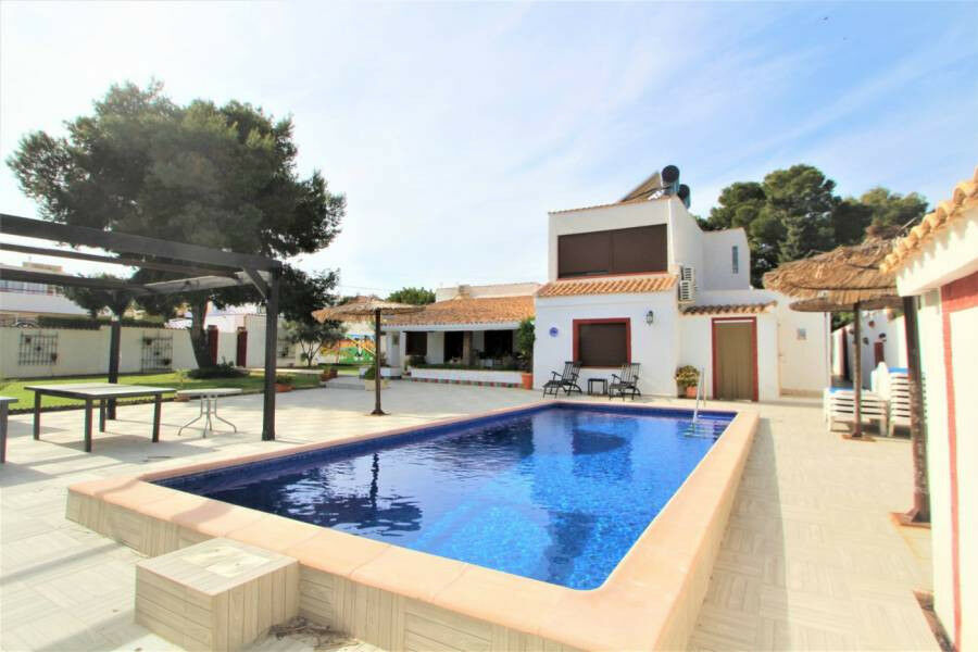 Detached Villa Lomas de Cabo Roig Alicante - image 42