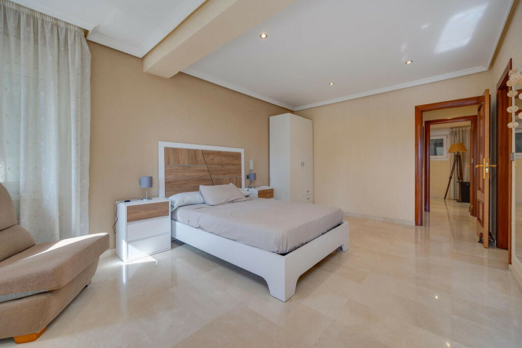 Middle Floor Apartment Torrevieja Alicante - image 43