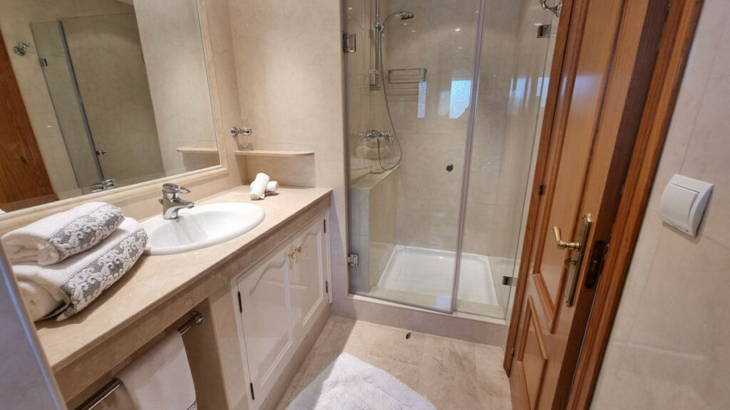 Detached Villa Benahavís Málaga - image 48