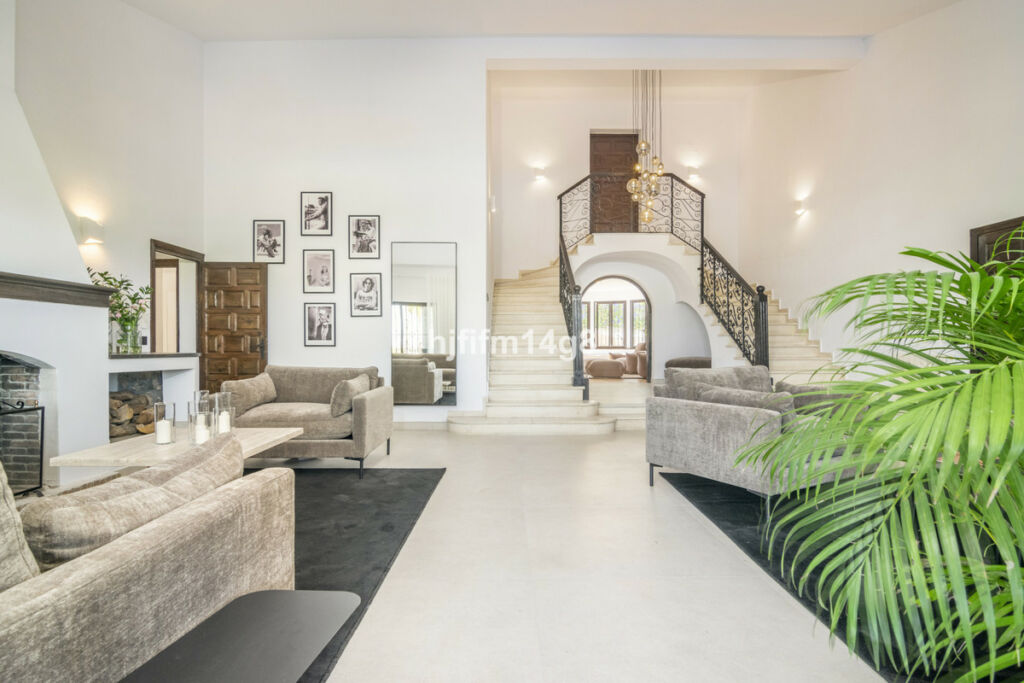 Detached Villa San Pedro de Alcántara Málaga - image 5