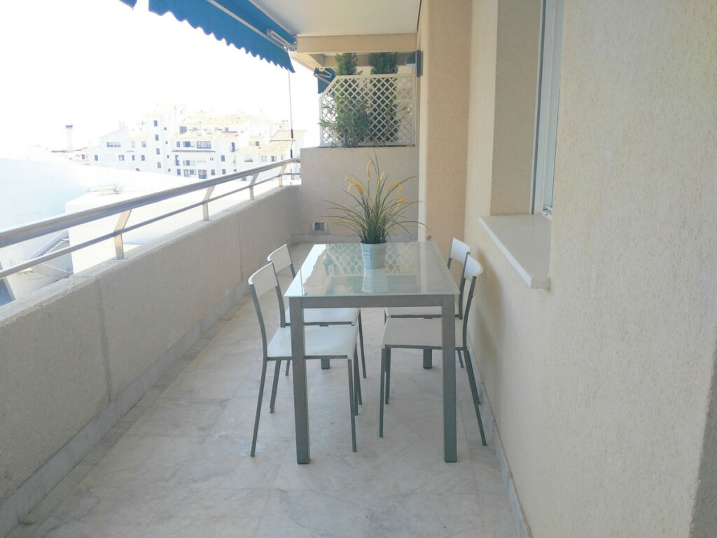 Middle Floor Apartment Puerto Banús Málaga - image 5