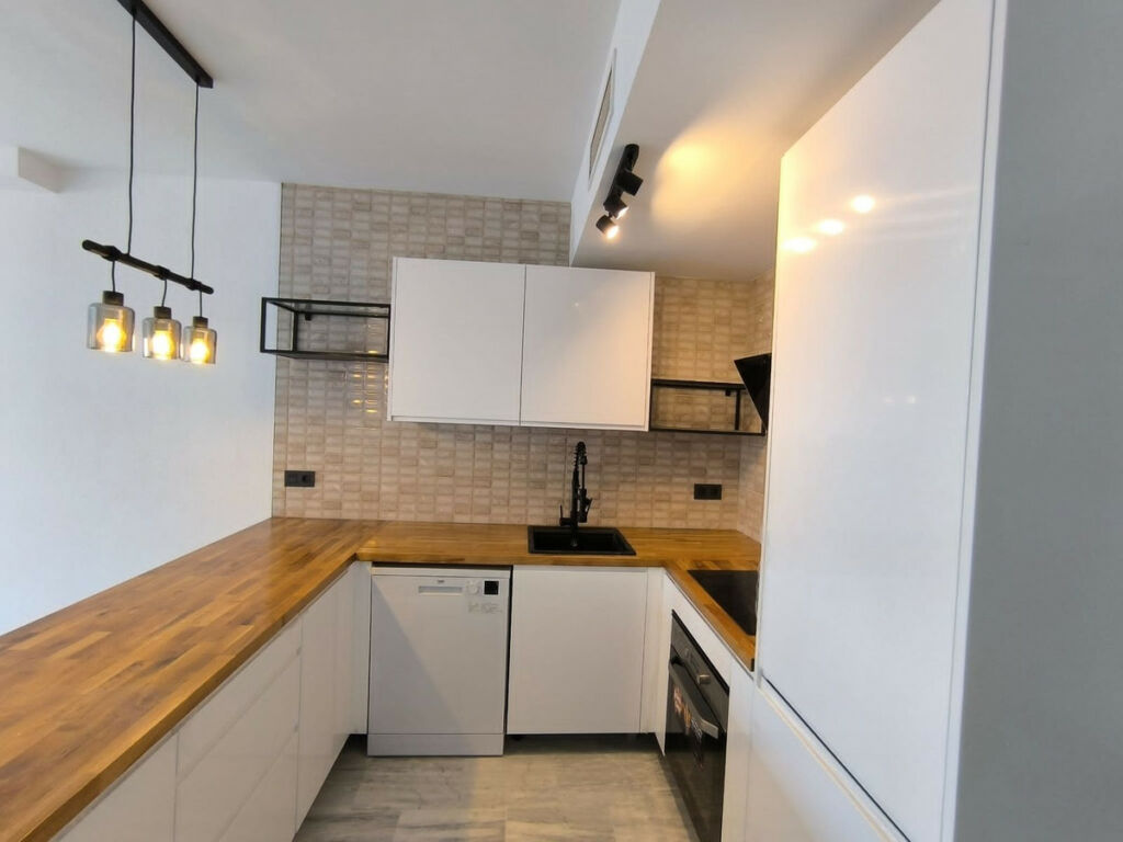 Middle Floor Apartment Cabopino Málaga - image 7