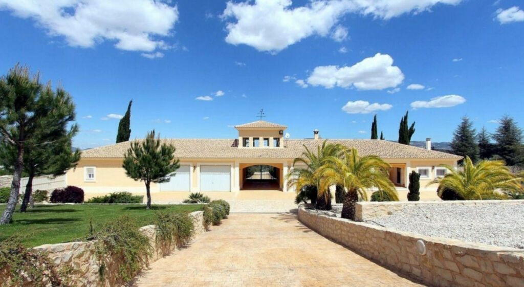 Detached Villa Penaguila Alicante - image 5
